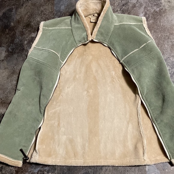 Woolrich - Ladies two-for-one: Corduroy Vest w/Matching Shirt - Picture 7 of 11